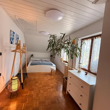 Breeze - Private Hot Tub Retreat Apartment