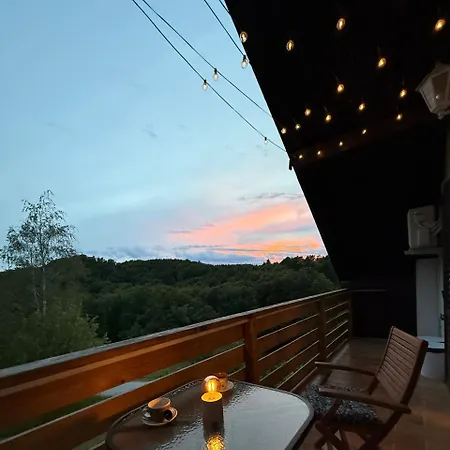 Breeze - Private Hot Tub Retreat Apartment